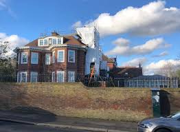 Simon cowell's london house (google maps). Simon Cowell S Wimbledon Mansion Is Getting Renovated Amid Rumours Of A Ghost Aktuelle Boulevard Nachrichten Und Fotogalerien Zu Stars Sternchen