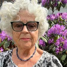 Gundry MD gummies means supporting your health just got more yummy 😉  @angelaknuckles loves that our Active Amines gummies are sugar-free, tasty,  and have prebiotic fibers that support a healthy gut and