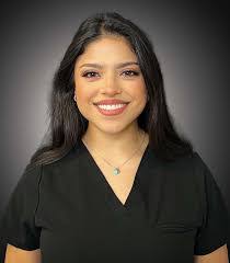 Julie Giddings's Instagram, Twitter & Facebook