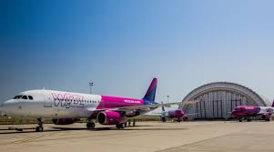 Găsiți cel mai mic tarif disponibil pentru destinația selectată și descoperiți londra cu wizz air. Wizz Air Deschide BazÄ La Aeroportul Londra Luton Èi MÄreÈte FrecvenÈele Pe Zborurile Spre Suceava Constanta Èi IaÈi T2t Ro