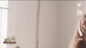 Mă mușcă cu buze moi. Pjz8ghi04uxrxm