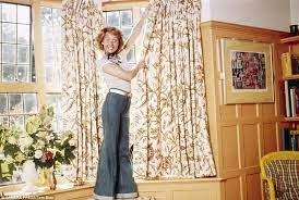 The Stars Homes That Prove The 70s Really Were Decor S Dire Decade Colourful Outfits Celebrity Houses Insta Fashion