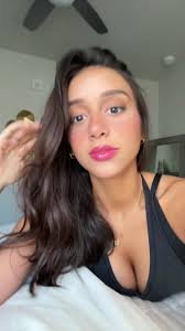 Salma Castillo (@salmavcastillo)’s videos with feather