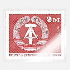 Les timbres sont illustrés par des vues aériennes de paysages typiques des douze régions françaises, la région parisienne n'étant pas incluse. Timbre Poste Rda Tapis De Souris Spreadshirt