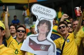 Alheio a tudo, o mineirim olhou pro marzão e num se güentô: Com Fama De Pe Frio Mick Jagger Faz Piada Com Goleada Da Alemanha Copa 2014 Home