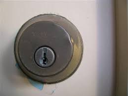 Hold the lock in your left hand. How To Pick Locks Unlocking Pin And Tumbler Deadbolts Null Byte Wonderhowto