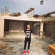 2006 yılında hamburger sv'nin alt yapısına geçiş yaptı. Shkodran Mustafi On Twitter Back At My Hometown Where I Can T Wait Until My New Home Is Finished Newhome Bebra Hometown Germany Http T Co Feb7hosbbf