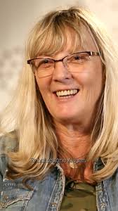 Habt ihr Lust auf eine Reise in die Vergangenheit? Erinnert ihr euch noch  an die Auswanderung von Sonja und Hartmut? Beide sind für die Liebe in die  Dominikanische Republik gezogen. Werden ihre Träume ...