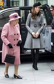 Prince william proposed to kate middleton in kenya in october 2010 by offering her the engagement ring that belonged to his mother, diana, princess of wales. Kate Middleton Uses Her Handbag To Send Signals To Her Staff Like The Queen