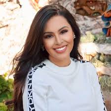 Leticia Castro's Instagram, Twitter & Facebook