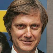 Ее сыграют лена олин и тора халлстрем. Lasse Hallstrom Born June 2 1946 Swedish Director Editor Producer World Biographical Encyclopedia