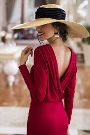Una hermosa suite de boda de invierno rústica para añadir auténtico encanto y elegancia a su boda. Ideas Para Las Invitadas De Invierno Vestido Invitada Boda Dia Vestidos De Boda Invitadas Moda Para Mujer