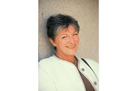 Jacqueline caurat participa également aux débuts de la télé belge avec les « nouvelles têtes » de jacques canetti, célèbre producteur de la chanson française. Jacqueline Caurat Deces