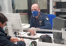 Prenotazione rinnovo permesso di soggiorno prima del 15/06/2020 perché le questure saranno affollate dopo 15 giugno 2020.prendi l' appuntamento. Si Presenta In Questura Per Il Rilascio Del Permesso Di Soggiorno Ma Il Passaporto E Falso Prima Verona