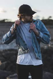 Cette superbe casquette beret pour homme en noir affirmera votre style et vous donnera un look chic et élégant notamment lors de vos sorties estivales. Nos Casquettes Tendance Pour Homme Shopalike Fr