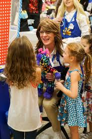 Undercover Bear Build A Bear Workshop Ceo Works In Disguise On Season Eight Premiere Of Cbs S Undercover Boss
