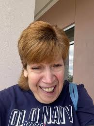 Lorraine Beyer's Instagram, Twitter & Facebook