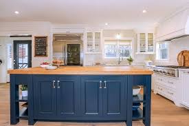Kitchen With Blue Island Home Bunch Interior Design Ideas In 2020 Nautical Kitchen Coastal Dining Room Nautical Bedroom Theme Decor Ideas