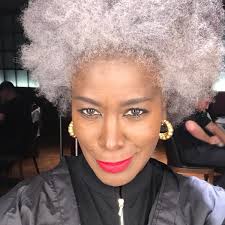 Gloria Simon's Instagram, Twitter & Facebook