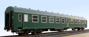 Une rame m6 ls models poussé par une hle 13 ls models Nmbs I4 Coaches For International Service