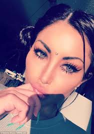Nadinne Bruna Has Sight Of 90 Year Old After Eye Colour Procedure Daily Mail Online The argentine black and white tegu (salvator merianae), also commonly called the argentine giant tegu, the black and white tegu, the huge tegu.