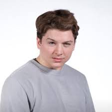 Luke Welch (@luukeo)