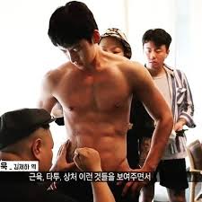 It has become a very popular platform for celebrities to connect to fans and give them a more intimate look into their lives, which many people love to see! Ji Chang Wook ì§€ì°½ìš± Ph On Twitter I M In Love With Those Tattoos And Scars Wondering How Kim Je Ha Lived His Life Jichangwook Healersearchfortruth