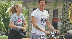 Aldo e olga si sono sposati nel 2016 e l'anno successivo sono diventati genitori della piccola olympia. Aldo Montano Prima Estate Da Papa Passeggiata Con Olga E La Figlia Olympia