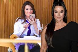 As many real housewives of beverly hills fans know,. Lisa Vanderpump Sends Dinner Tab To Kyle Richards After Feud