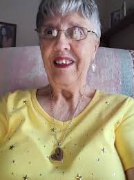 vintage capris with yellow top outfit