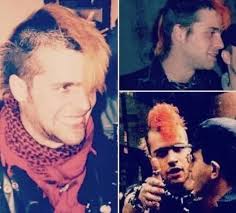 2004 El jove Roger Albert és agredit mortalment per un grup neonazi a Gràcia