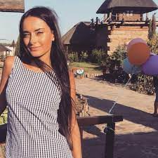 После окончания школы перебралась в киев, поступила в вуз на экономический факультет. Poklonniki Zapodozrili Chto Kseniya Mishina Delala Plastiku