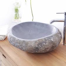 Consulta il catalogo i lavandini massello valorizzano appieno la texture della pietra naturale con forme moderne o classiche: Lavabo In Pietra Naturale 50 Cm Arredo Bagno Tikamoon