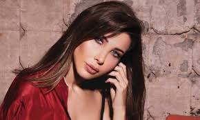 عبر مواقع التواصل الاجتماعى الفيس بوك وتويتر تم تناول صورة جديدة للفنانة اللبنانية نانسى عجرم وهى صغيرة وقد اكد الكثيرين من محبى الفنانة نانسى عجرم ان الجديدة هذه تشبه كثيرا ابنتهيها ميلا وإيلا الجدير بالذكر ان. ÙØ§ÙØ³Ù Ø¹Ø¬Ø±Ù ØªÙØ¯Ù Ø¨Ø§ÙØ© Ø­Ø¨ ÙÙØ£ÙÙØ§Øª ÙÙ Ø¹ÙØ¯ Ø§ÙØ£Ù Ø¨ÙØ§ÙÙ Ø§ÙØ¹ÙØ± Ø´Ù ØµØ¹Ø¨ ÙØ´ÙØ§Ø±Ù ÙÙØ¯ÙÙ Ø§ÙÙØ¯Ø³ Ø§ÙØ¹Ø±Ø¨Ù