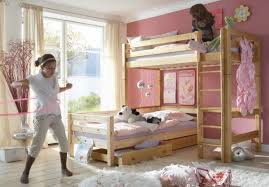 Mit einem hochwertigen hochbett schenken sie ihrem kind nicht nur eine bequeme schlafgelegenheit, sondern auch einen zusätzlichen spielbereich. Winkel Etagenbett Mit 2 Rollschubkasten Infanskids