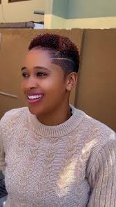 Warembo Warembo Wanafanya Vito Katika Cutting Master