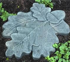 Garten Deko Steinweg Aus Kunstvollen Trittsteinen Selber Machen Trittsteine Garten Gartensteine Und Garten Deko