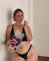 Bonnie James - Plus-Size Models - Curvage