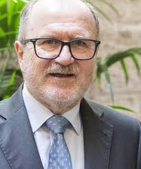 Alejandro Font de Mora: “Mi vida ha tenido muchas facetas muy distintas y  distantes”