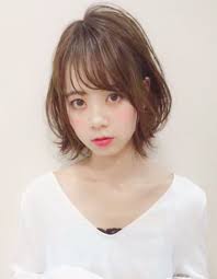 耳かけひし形シルエット外ハネショートボブ yk 293 ヘアカタログ 髪型 ヘアスタイル afloat アフロート 表参道 銀座 名古屋の美容室 美容院 外ハネ ショートボブ ショートボブ ヘアスタイル