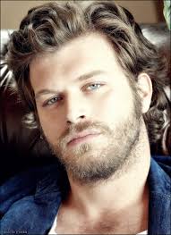 Kıvanç tatlıtuğ kimdir kıvanç tatlıtuğ hayatı ve başarıları ile göğsümüzü kabartmayı başaran başarılı oyunculardan biridir. Who Do You Think Is More Handsome Better Kivanc Tatlitug Or Chris Hemsworth Gen Discussion Comic Vine