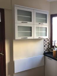 Bardak Dolabi Ve Acilir Kapanir Masa Dolaplar Dekorasyon Bardak