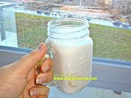 كيف تحضرين حليب اللوز في منزلك ب أسهل طريقة Lait D Amande Halib Louz Mason Jar Mug Glass Of Milk Mason Jars