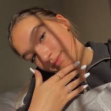 Georgia Blanchard's Instagram, Twitter & Facebook