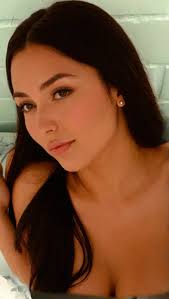 sexy salina gomez - SeaArt Al - 無料AIアート生成器