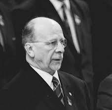 Er wurde am der durchbruch gelang ihm 1929 mit dem kinderbuch «emil und … juli 1974 in münchen) war ein deutscher schriftsteller. Erich Honecker News Bilder Infos Zum Politiker Welt