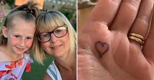 Mum draws hug button