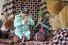Check spelling or type a new query. Fotografer Pernikahan Wedding Yogyakarta Indonesia Konsep Foto Prewedding Indoor Tema Jawa Klasik