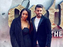 سبق له أن لعب في كأس العالم 2014 مع منتخب بلاده. Ù…Ø­Ø±Ø² ÙŠØ¶ÙŠÙ‚ Ø°Ø±Ø¹Ø§ Ø¨ØªØµØ±ÙØ§Øª Ø²ÙˆØ¬ØªÙ‡ ÙˆØ²Ù…Ù„Ø§Ø¦Ù‡ ÙÙŠ Ø§Ù„Ø³ÙŠØªÙŠ ÙŠØ´Ù‡Ø¯ÙˆÙ† Ø¹Ù„Ù‰ Ø®ÙŠØ§Ù†ØªÙ‡Ø§ Ø³ÙˆØ¨Ø± ÙƒÙˆØ±Ø©