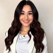 Hallie Hendricks's Instagram, Twitter & Facebook